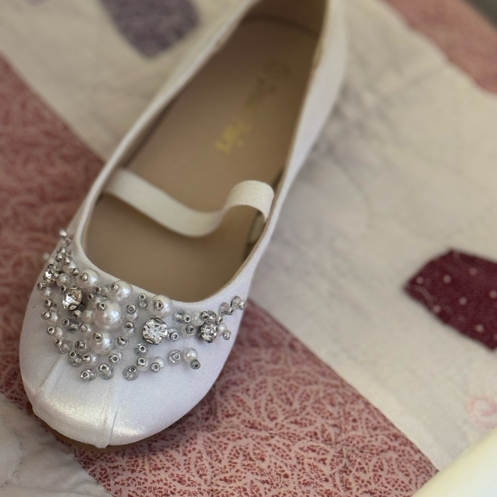 Dream Pairs White Embellished Girls Ballet Flats